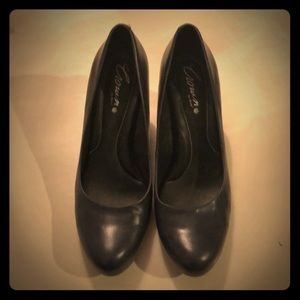 Born Crown Navy Heels Size 9
